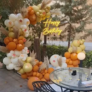 تم تولد پاییزی در رستوران