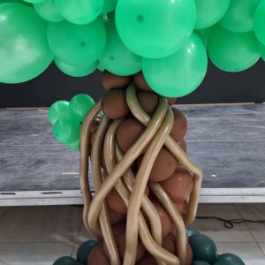 بادکنک آرایی درخت