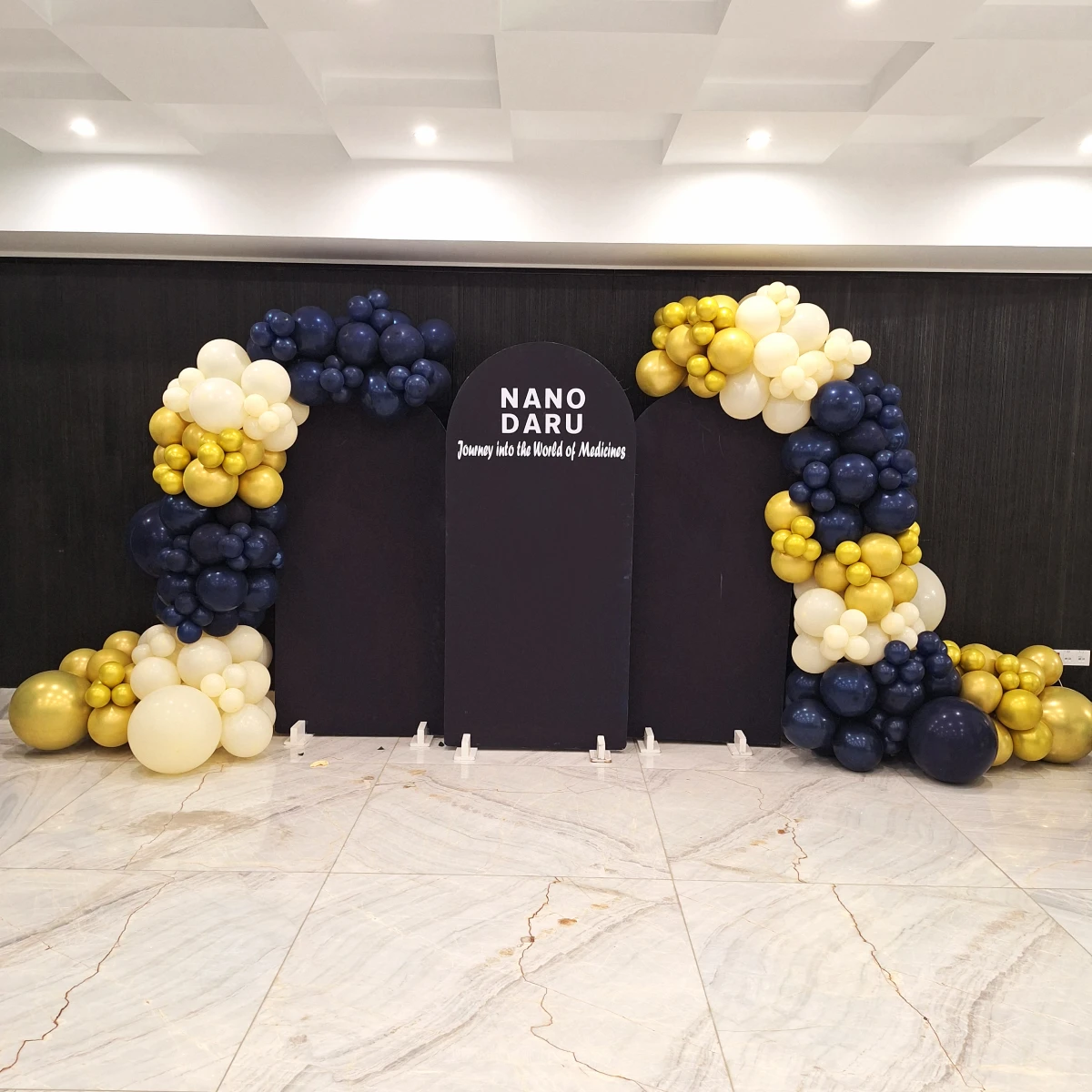 تم سرمه ای طلایی