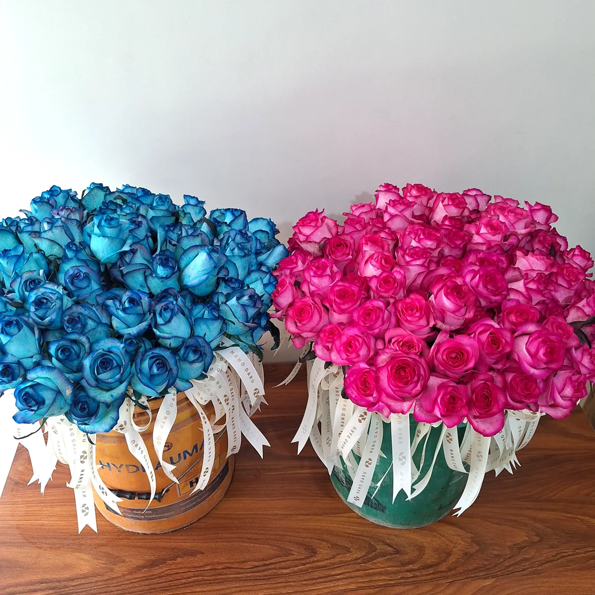 گل رز آبی و سرخابی