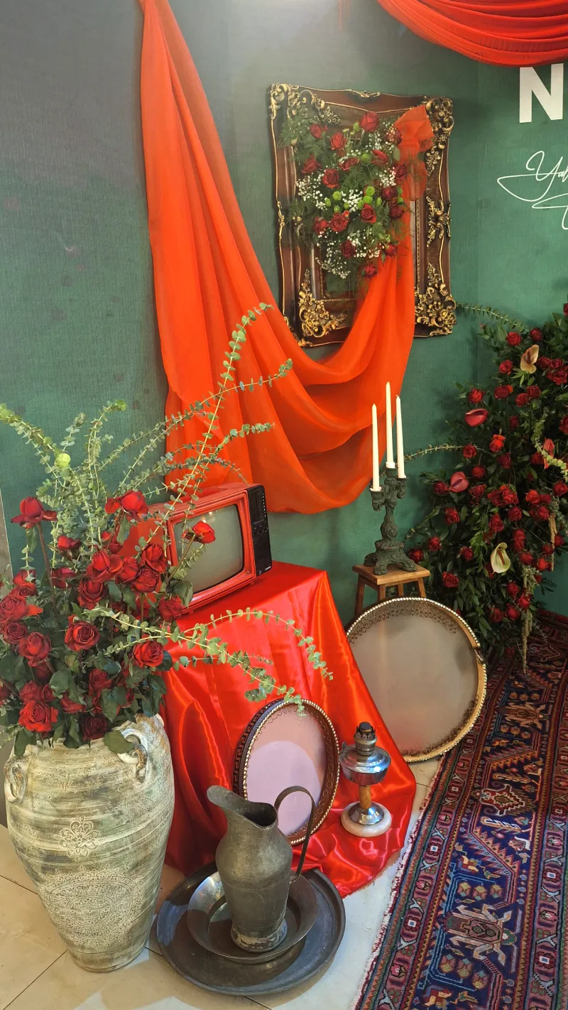 دیزاین دکور یلدا با گل رز
