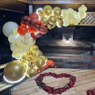 بادکنک آرایی آلاچیق