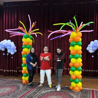 بادکنک آرایی استیج سینما