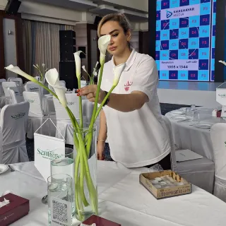 دیزاین رومیز با گل